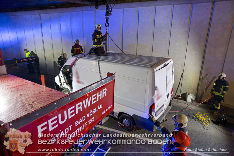 20241212_Eine eingeklemmte Person nach Verkehrsunfall in Bad Vslau   Foto: Stefan Schneider BFKDO BADEN  