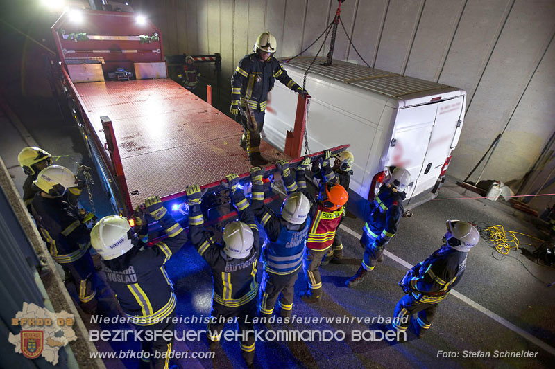20241212_Eine eingeklemmte Person nach Verkehrsunfall in Bad Vslau   Foto: Stefan Schneider BFKDO BADEN  