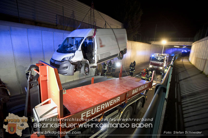 20241212_Eine eingeklemmte Person nach Verkehrsunfall in Bad Vslau   Foto: Stefan Schneider BFKDO BADEN  