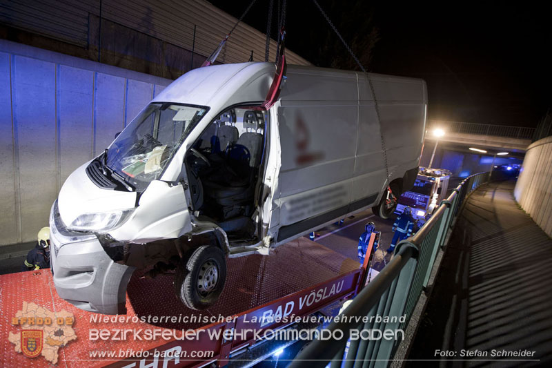 20241212_Eine eingeklemmte Person nach Verkehrsunfall in Bad Vslau   Foto: Stefan Schneider BFKDO BADEN  