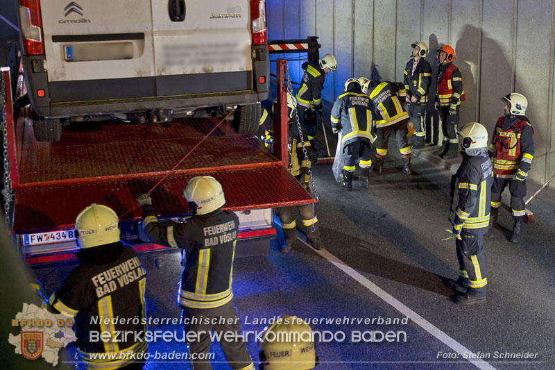 20241212_Eine eingeklemmte Person nach Verkehrsunfall in Bad Vslau   Foto: Stefan Schneider BFKDO BADEN  