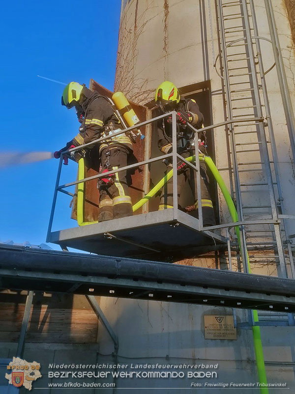 20241228_Stundenlanger Einsatz bei erneutem Silobrand im IZ Tribuswinkel Foto: FF Tribuswinkel 20241228_Stundenlanger Einsatz bei erneutem Silobrand im IZ Tribuswinkel Foto: FF Tribuswinkel
