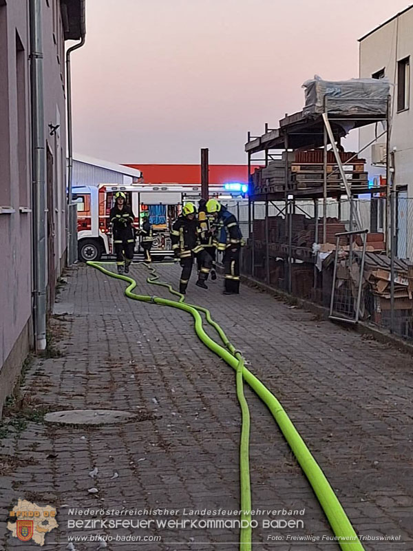 20241228_Stundenlanger Einsatz bei erneutem Silobrand im IZ Tribuswinkel Foto: FF Tribuswinkel 20241228_Stundenlanger Einsatz bei erneutem Silobrand im IZ Tribuswinkel Foto: FF Tribuswinkel