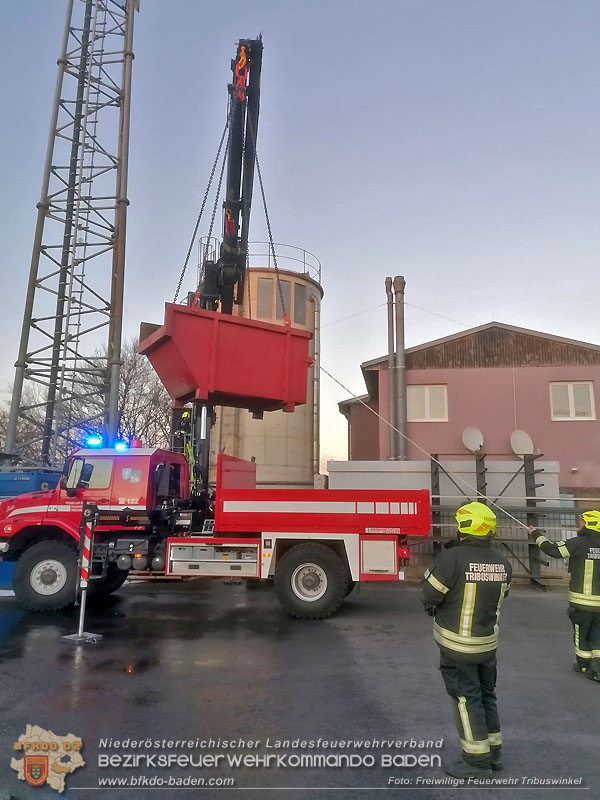 20241228_Stundenlanger Einsatz bei erneutem Silobrand im IZ Tribuswinkel Foto: FF Tribuswinkel 20241228_Stundenlanger Einsatz bei erneutem Silobrand im IZ Tribuswinkel Foto: FF Tribuswinkel