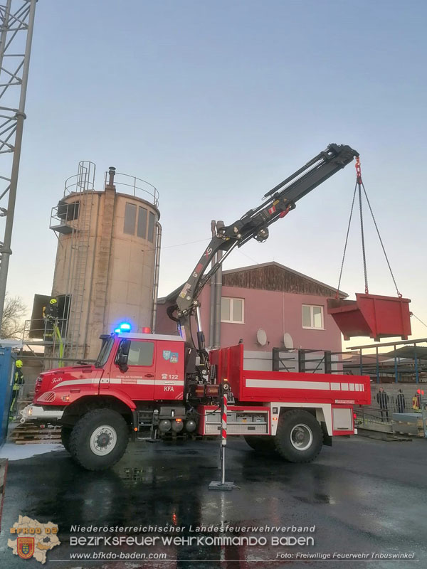 20241228_Stundenlanger Einsatz bei erneutem Silobrand im IZ Tribuswinkel Foto: FF Tribuswinkel 20241228_Stundenlanger Einsatz bei erneutem Silobrand im IZ Tribuswinkel Foto: FF Tribuswinkel