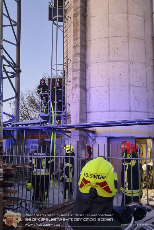 20241228_Stundenlanger Einsatz bei erneutem Silobrand im IZ Tribuswinkel Foto: Stefan Schneider 20241228_Stundenlanger Einsatz bei erneutem Silobrand im IZ Tribuswinkel Foto: Stefan Schneider