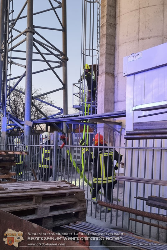 20241228_Stundenlanger Einsatz bei erneutem Silobrand im IZ Tribuswinkel Foto: Stefan Schneider 20241228_Stundenlanger Einsatz bei erneutem Silobrand im IZ Tribuswinkel Foto: Stefan Schneider
