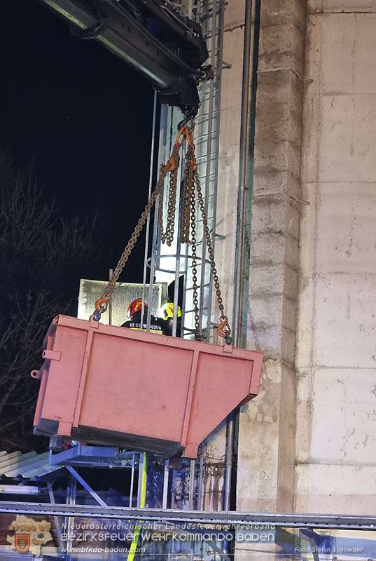 20241228_Stundenlanger Einsatz bei erneutem Silobrand im IZ Tribuswinkel Foto: Stefan Schneider 20241228_Stundenlanger Einsatz bei erneutem Silobrand im IZ Tribuswinkel Foto: Stefan Schneider