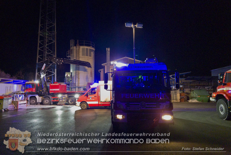 20241228_Stundenlanger Einsatz bei erneutem Silobrand im IZ Tribuswinkel Foto: Stefan Schneider 20241228_Stundenlanger Einsatz bei erneutem Silobrand im IZ Tribuswinkel Foto: Stefan Schneider