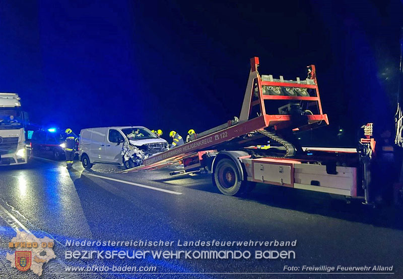 20250123_Alarmierte Menschenrettung nach Verkehrsunfall auf der A21 bei Heiligenkreuz  Foto: FF Alland
