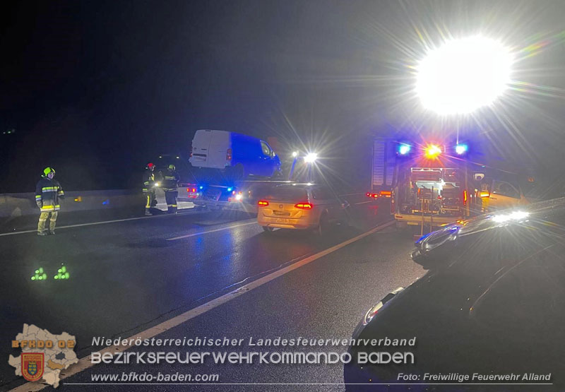 20250123_Alarmierte Menschenrettung nach Verkehrsunfall auf der A21 bei Heiligenkreuz  Foto: FF Alland