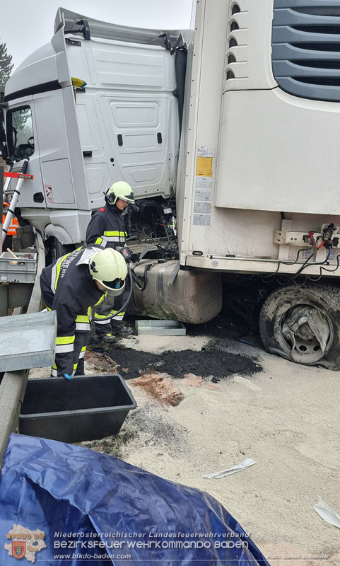 20250125_LKW-Unfall mit Gefahrgut auf der A21 bei Heiligenkreuz Foto: Stefan Schneider BFKDO BADEN 20250125_LKW-Unfall mit Gefahrgut auf der A21 bei Heiligenkreuz Foto: Stefan Schneider BFKDO BADEN