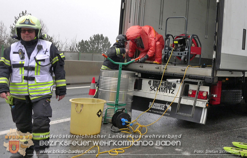 20250125_LKW-Unfall mit Gefahrgut auf der A21 bei Heiligenkreuz Foto: Stefan Schneider BFKDO BADEN 20250125_LKW-Unfall mit Gefahrgut auf der A21 bei Heiligenkreuz Foto: Stefan Schneider BFKDO BADEN