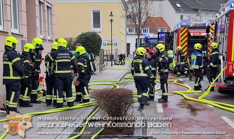 20250206_Wohnungsbrand in Badener Mehrparteienhaus - Feuerwehr rettet Personen und Tiere Foto: Stefan Schneider FF Baden-Stadt 20250206_Wohnungsbrand in Badener Mehrparteienhaus - Feuerwehr rettet Personen und Tiere Foto: Stefan Schneider FF Baden-Stadt