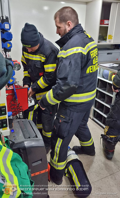 20250207_Brand auf einem Lagerplatz in Tribuswinkel Foto: Stefan Schneider BFKDO BADEN 20250207_Brand auf einem Lagerplatz in Tribuswinkel Foto: Stefan Schneider BFKDO BADEN