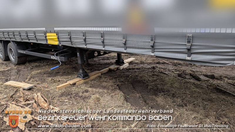 20250212_Aufwndige Bergung eines Sattelzuggespannes in St.Veit a.d.Triesting   Foto: FF St.Veit/Triesting