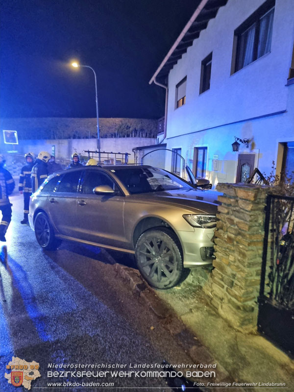 20250213_Lenkerin entfernt sich von Unfallstelle in Lindabrunn  Foto: FF Lindabrunn