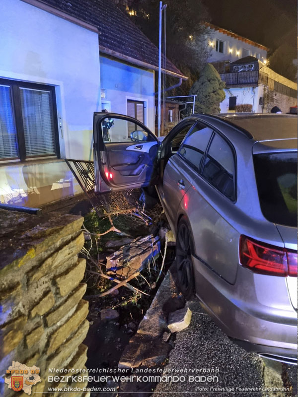 20250213_Lenkerin entfernt sich von Unfallstelle in Lindabrunn  Foto: FF Lindabrunn