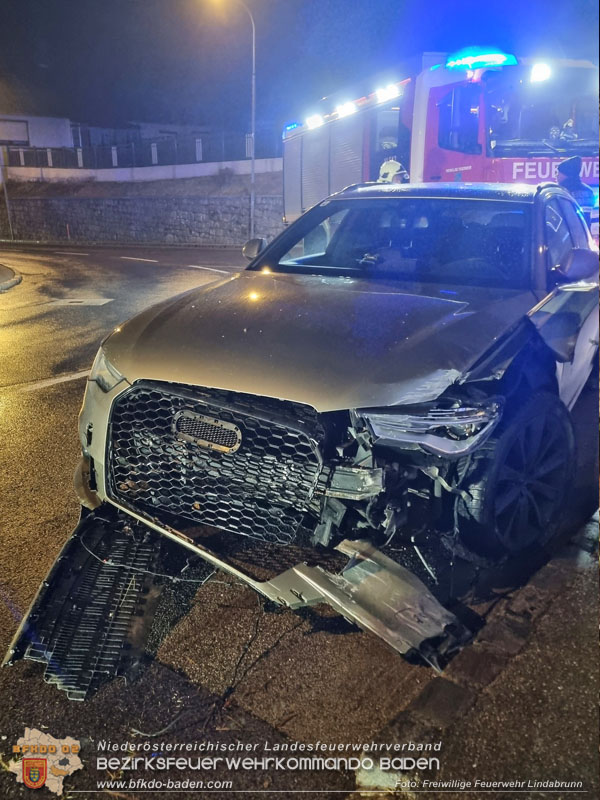 20250213_Lenkerin entfernt sich von Unfallstelle in Lindabrunn  Foto: FF Lindabrunn