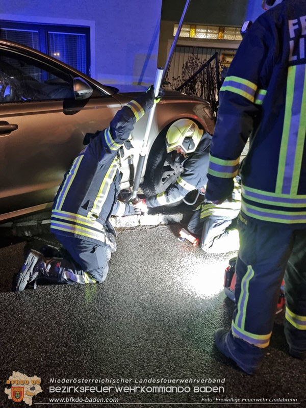 20250213_Lenkerin entfernt sich von Unfallstelle in Lindabrunn  Foto: FF Lindabrunn