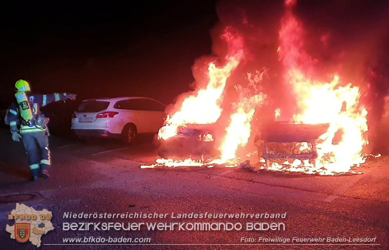 20250214_Zwei geparkte PKW in Baden in Brand geraten   Foto: Stefan Wagner FF Baden-Leesdorf