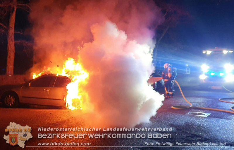 20250214_Zwei geparkte PKW in Baden in Brand geraten   Foto: Stefan Wagner FF Baden-Leesdorf