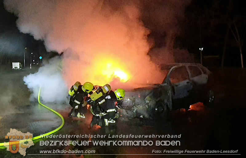 20250214_Zwei geparkte PKW in Baden in Brand geraten   Foto: Stefan Wagner FF Baden-Leesdorf