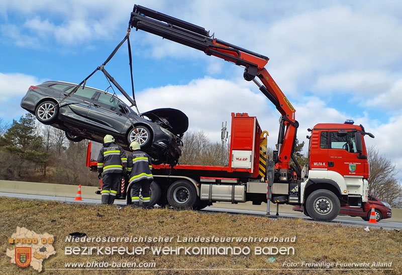20250215_Fahrzeugbrand auf der A21 Höhe Heiligenkreuz NÖ  Foto: FF Alland