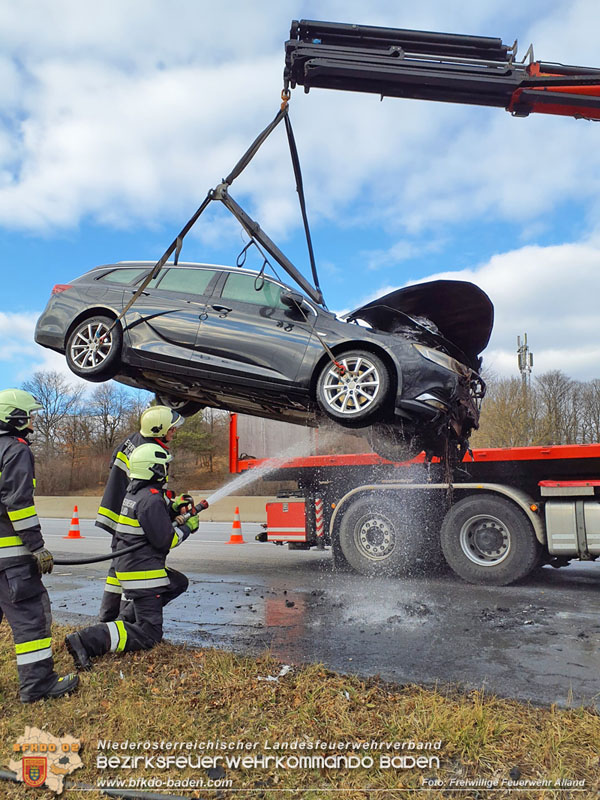 20250215_Fahrzeugbrand auf der A21 Höhe Heiligenkreuz NÖ  Foto: FF Alland