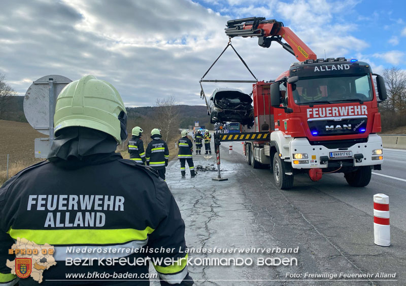 20250215_Fahrzeugbrand auf der A21 Höhe Heiligenkreuz NÖ  Foto: FF Alland