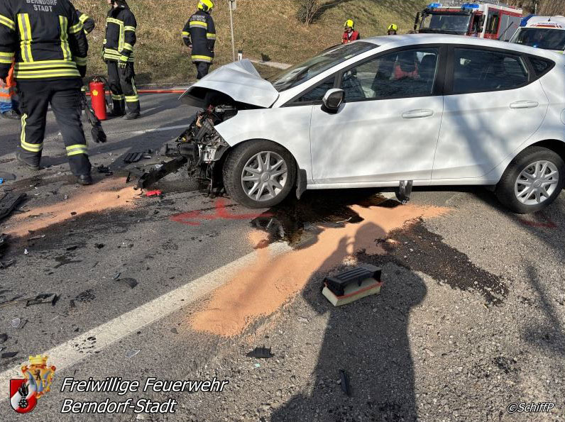 20250220_Verkehrsunfall auf der LB18 bei Berndorf mit vier Verletzte   Foto: Peter Schiffner FF Berndorf-Stadt