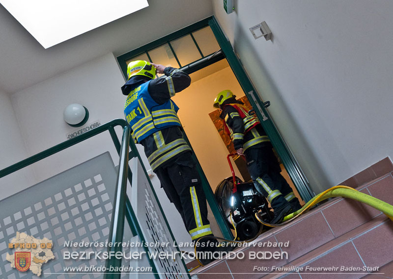20250224_Brand in Badener Wohnhausanlage - Feuerwehr rettet bewusstlose Person    Foto: Freiwillige Feuerwehr Baden-Stadt
