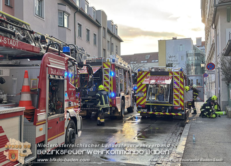 20250224_Brand in Badener Wohnhausanlage - Feuerwehr rettet bewusstlose Person Foto: Freiwillige Feuerwehr Baden-Stadt 20250224_Brand in Badener Wohnhausanlage - Feuerwehr rettet bewusstlose Person Foto: Freiwillige Feuerwehr Baden-Stadt