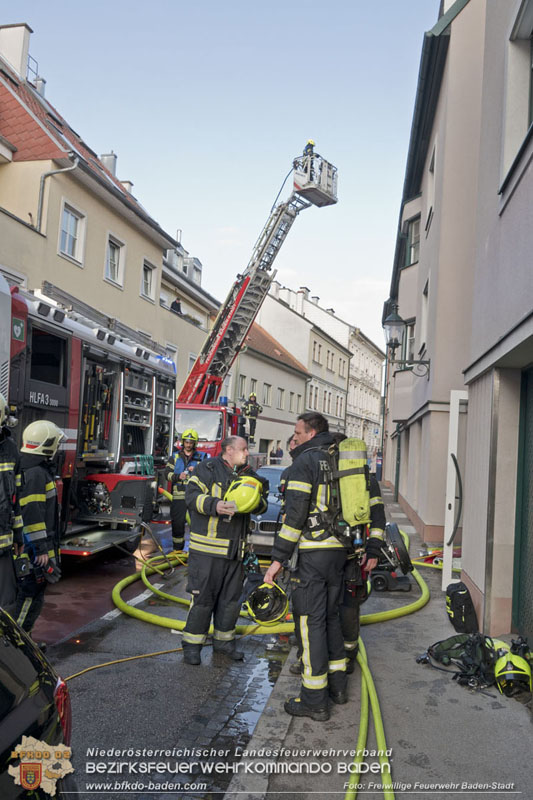 20250224_Brand in Badener Wohnhausanlage - Feuerwehr rettet bewusstlose Person Foto: Freiwillige Feuerwehr Baden-Stadt 20250224_Brand in Badener Wohnhausanlage - Feuerwehr rettet bewusstlose Person Foto: Freiwillige Feuerwehr Baden-Stadt