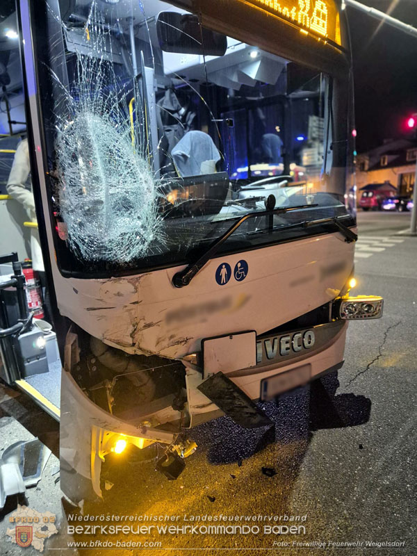 20250228_Verkehrsunfall mit Linienbus in Weigelsdorf Foto: FF Weigelsdorf 20250228_Verkehrsunfall mit Linienbus in Weigelsdorf Foto: FF Weigelsdorf
