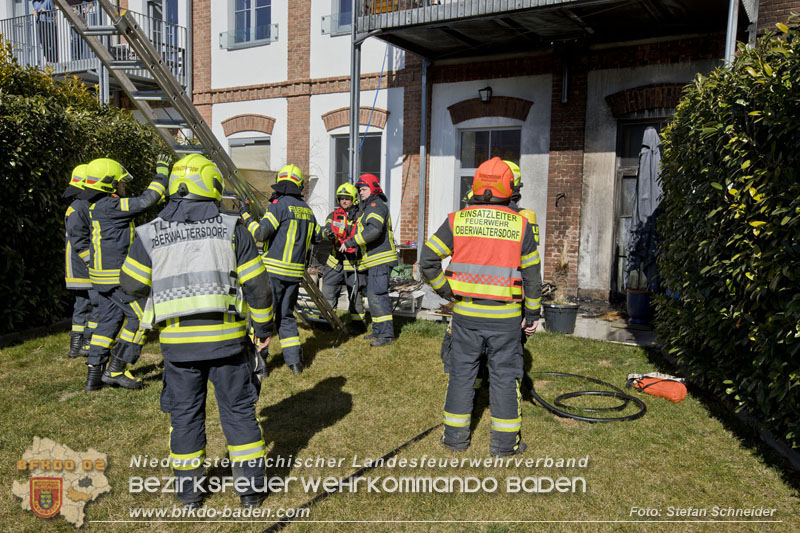 20250302_Brand auf Terrasse bei Wohnhausanlage in Oberwaltersdorf   Foto: Stefan Schneider BFKDO BADEN