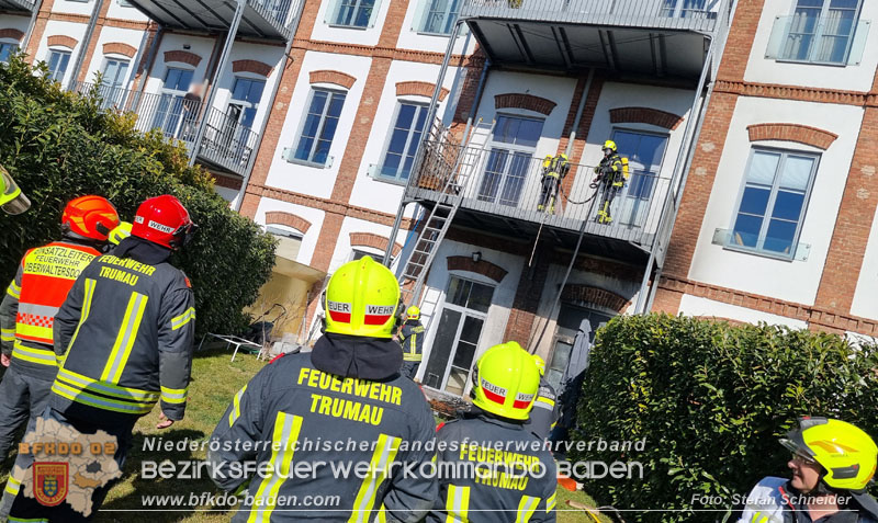 20250302_Brand auf Terrasse bei Wohnhausanlage in Oberwaltersdorf Foto: Stefan Schneider BFKDO BADEN