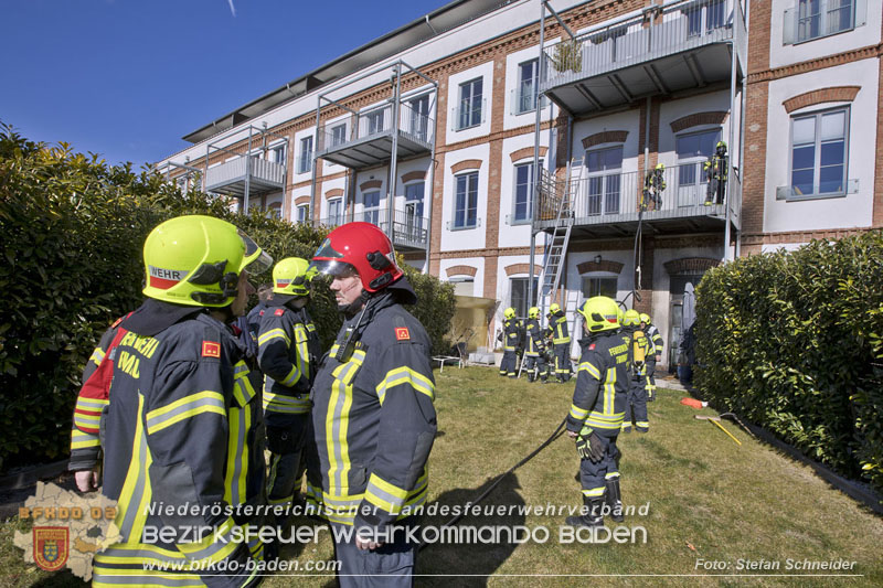 20250302_Brand auf Terrasse bei Wohnhausanlage in Oberwaltersdorf Foto: Stefan Schneider BFKDO BADEN