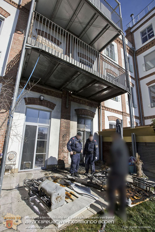 20250302_Brand auf Terrasse bei Wohnhausanlage in Oberwaltersdorf Foto: Stefan Schneider BFKDO BADEN