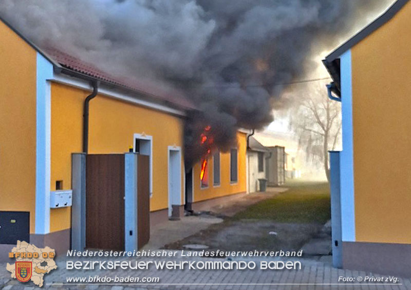 20250303_Großeinsatz bei Zimmerbrand in Günselsdorf   Foto: Privat zur Verfügung gestellt