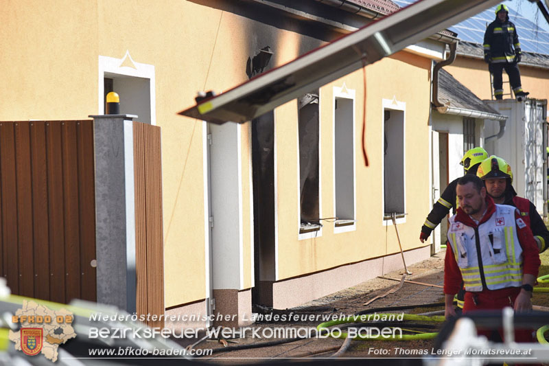 20250303_Großeinsatz bei Zimmerbrand in Günselsdorf   Foto: Thomas Lenger Monatsrevue.at