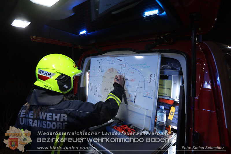 20250310_Dachstuhlbrand in alter Bleiwarenfabrik Gumpoldskirchen auch 3 Feuerwehren aus dem Bezirk BADEN im Lscheinsatz Foto: Stefan Schneider BFKDO BADEN