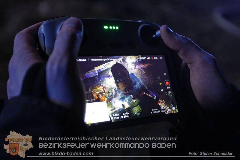 20250310_Dachstuhlbrand in alter Bleiwarenfabrik Gumpoldskirchen auch 3 Feuerwehren aus dem Bezirk BADEN im Lscheinsatz Foto: Stefan Schneider BFKDO BADEN