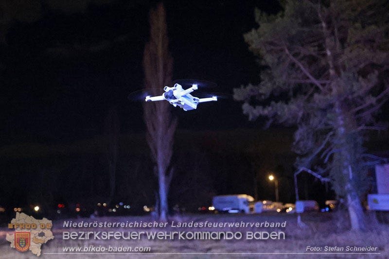 20250310_Dachstuhlbrand in alter Bleiwarenfabrik Gumpoldskirchen auch 3 Feuerwehren aus dem Bezirk BADEN im Lscheinsatz Foto: Stefan Schneider BFKDO BADEN