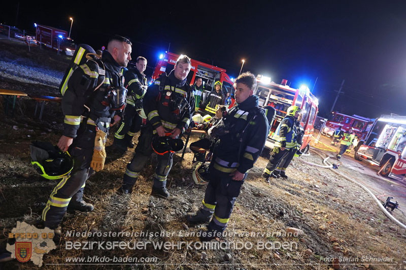 20250310_Dachstuhlbrand in alter Bleiwarenfabrik Gumpoldskirchen auch 3 Feuerwehren aus dem Bezirk BADEN im Lscheinsatz Foto: Stefan Schneider BFKDO BADEN