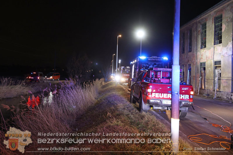 20250310_Dachstuhlbrand in alter Bleiwarenfabrik Gumpoldskirchen auch 3 Feuerwehren aus dem Bezirk BADEN im Lscheinsatz Foto: Stefan Schneider BFKDO BADEN