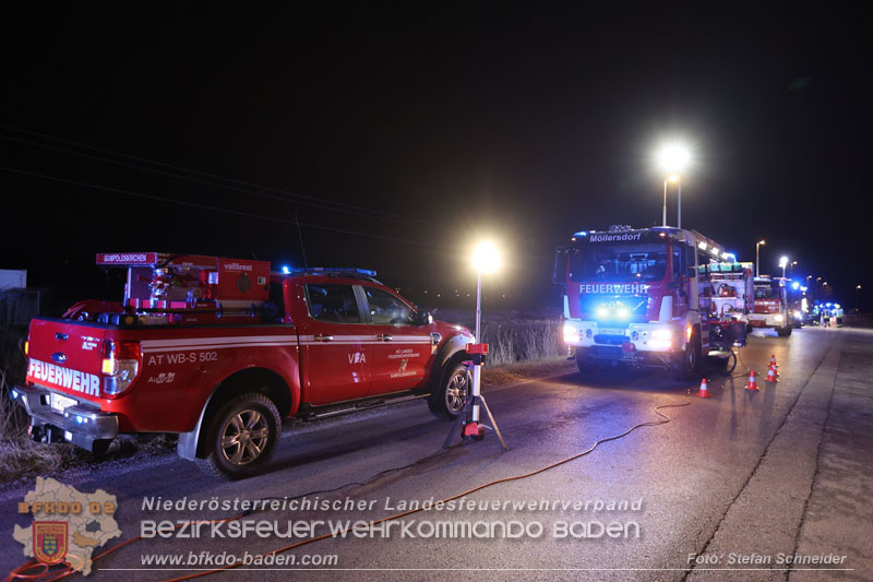 20250310_Dachstuhlbrand in alter Bleiwarenfabrik Gumpoldskirchen auch 3 Feuerwehren aus dem Bezirk BADEN im Lscheinsatz Foto: Stefan Schneider BFKDO BADEN