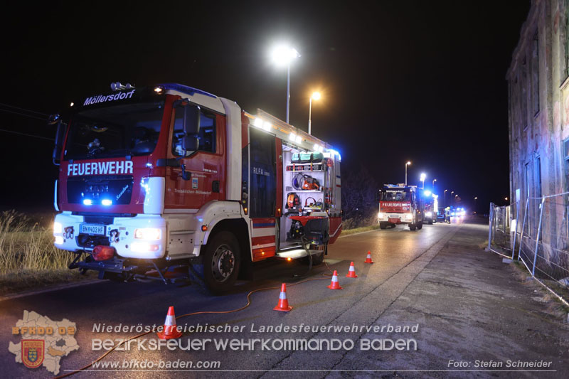 20250310_Dachstuhlbrand in alter Bleiwarenfabrik Gumpoldskirchen auch 3 Feuerwehren aus dem Bezirk BADEN im Lscheinsatz Foto: Stefan Schneider BFKDO BADEN