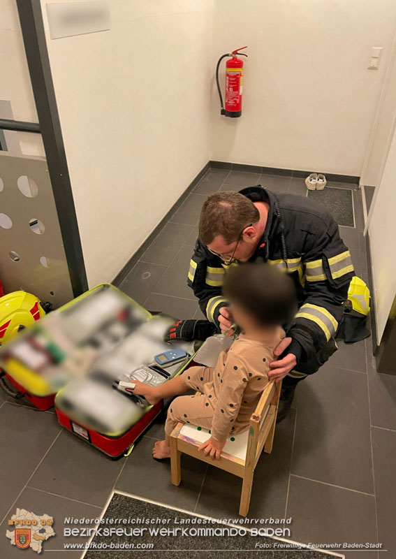 20250313_Notöffnung - Tür in Baden mit dem Zusatztext „Kleinkind in Wohnung, Herd eingeschalten" Foto: Freiwillige Feuerwehr Baden-Stadt / Robert Lichtenauer 20250313_Notöffnung - Tür in Baden mit dem Zusatztext „Kleinkind in Wohnung, Herd eingeschalten" Foto: Freiwillige Feuerwehr Baden-Stadt / Robert Lichtenauer