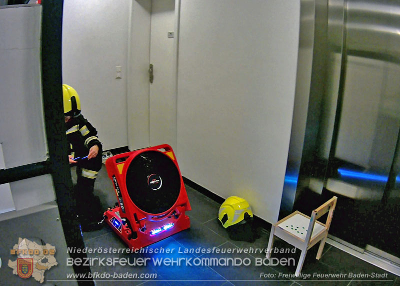 20250313_Notöffnung - Tür in Baden mit dem Zusatztext „Kleinkind in Wohnung, Herd eingeschalten" Foto: Freiwillige Feuerwehr Baden-Stadt / Stefan Schneider 20250313_Notöffnung - Tür in Baden mit dem Zusatztext „Kleinkind in Wohnung, Herd eingeschalten" Foto: Freiwillige Feuerwehr Baden-Stadt / Stefan Schneider